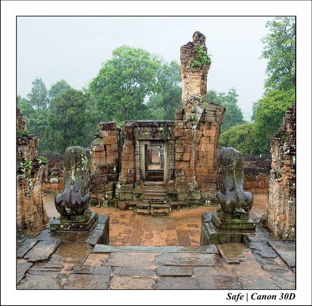 2006 - 07 - Temple angkor - Mebon oriental 20